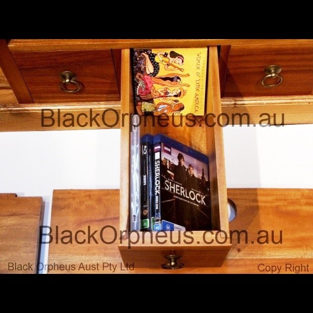 Entertainment Unit 2 Solid Door 3 Drawer – view 4