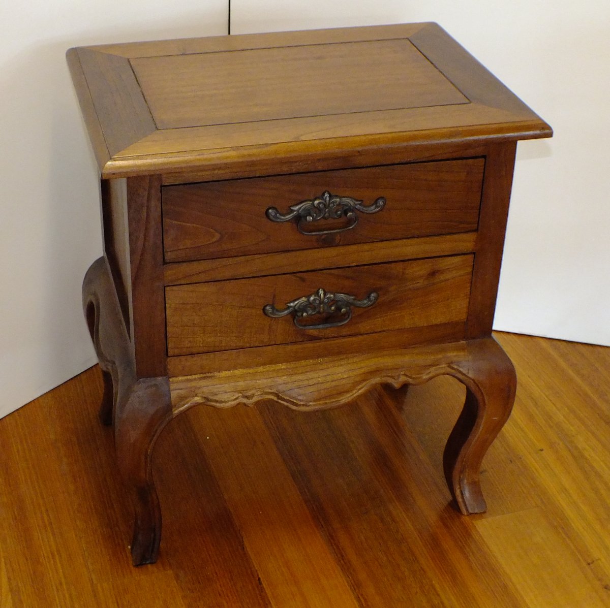French Provincial 2 Drawer Bedside La Verde – view 5