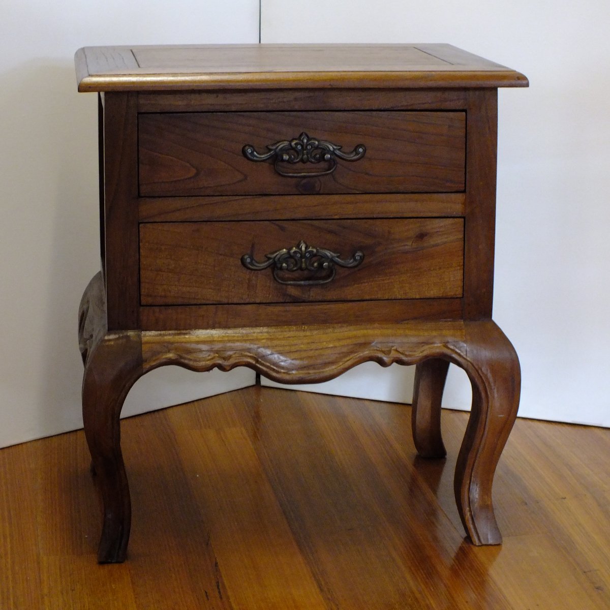 French Provincial 2 Drawer Bedside La Verde – view 4